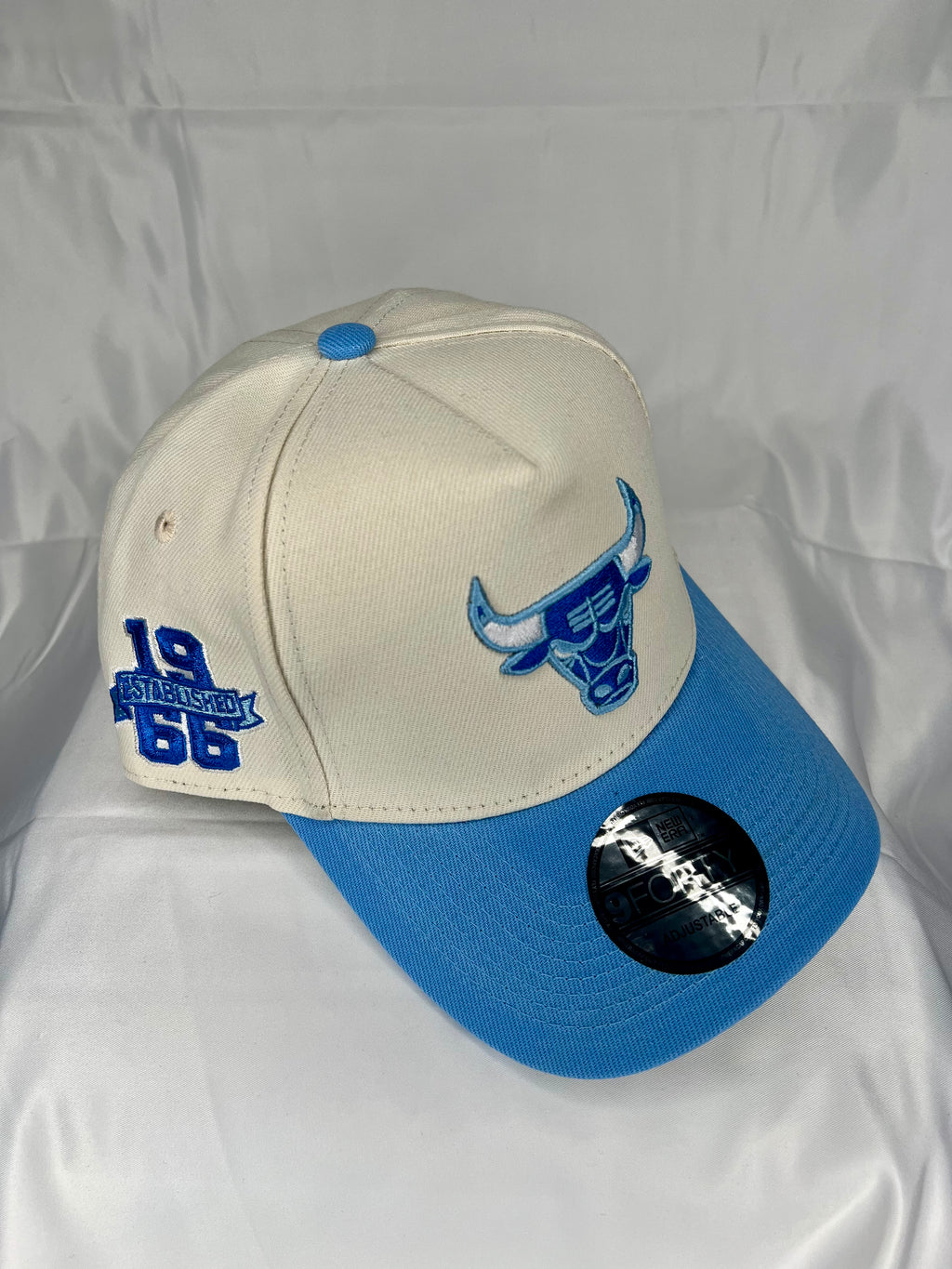 Chicago Bulls NBA New Era 9Forty Snapback White and Blue 1966 patch - White & Blue Edition
