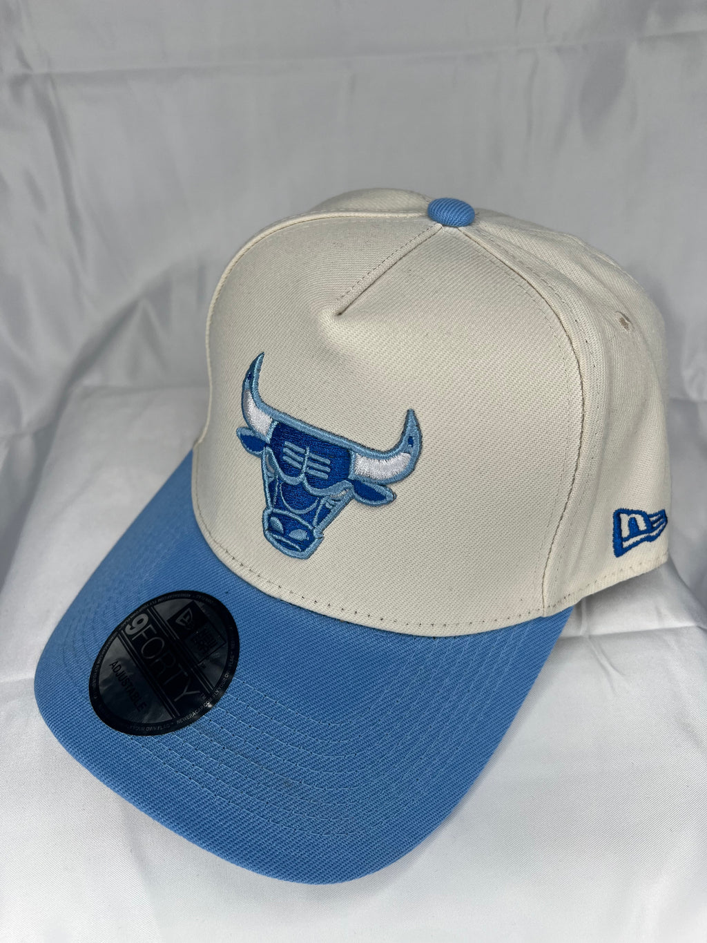 Chicago Bulls NBA New Era 9Forty Snapback White and Blue 1966 patch - White & Blue Edition