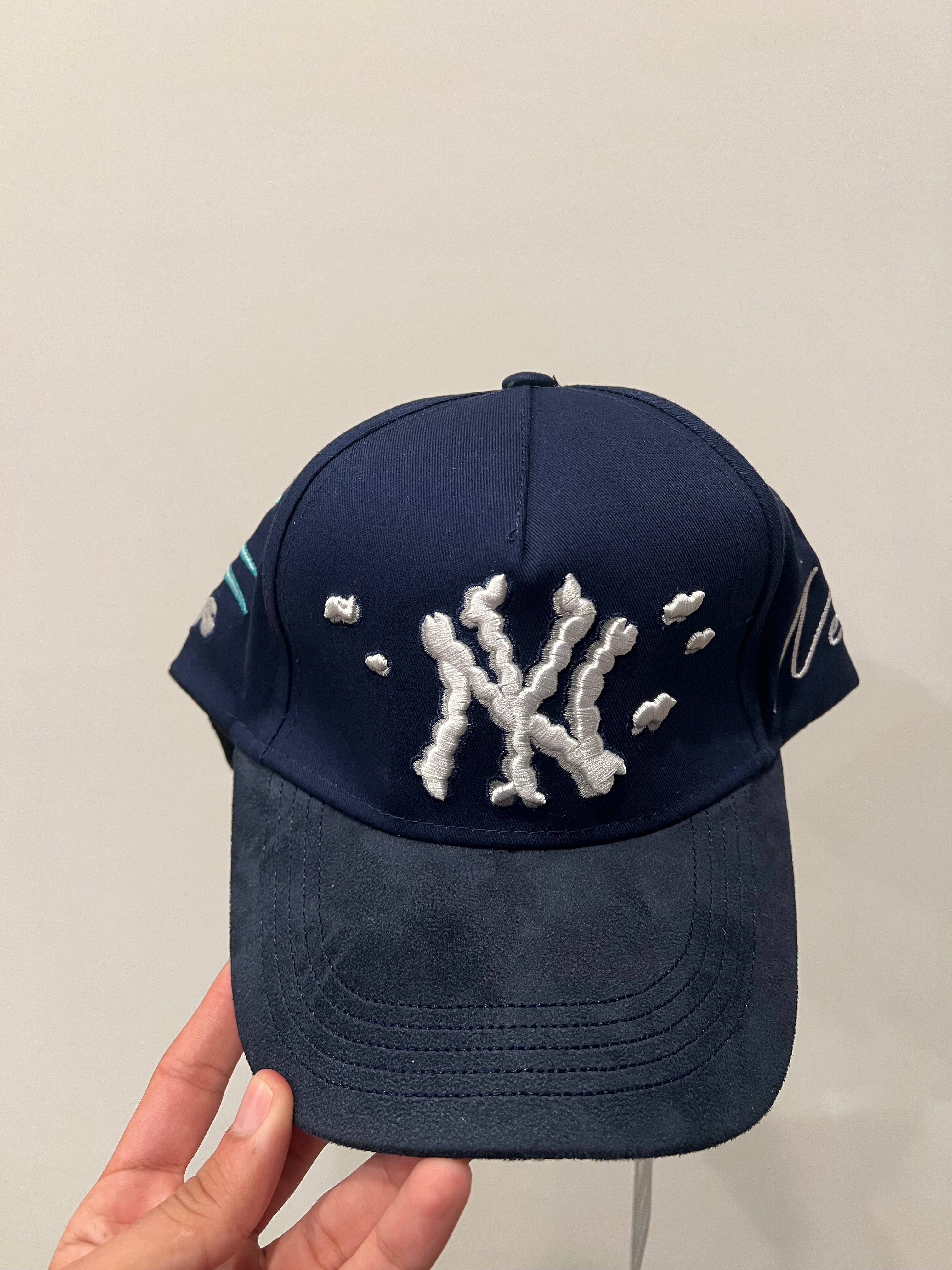 Anniversary 31 Hats New York Navy Blue Edition