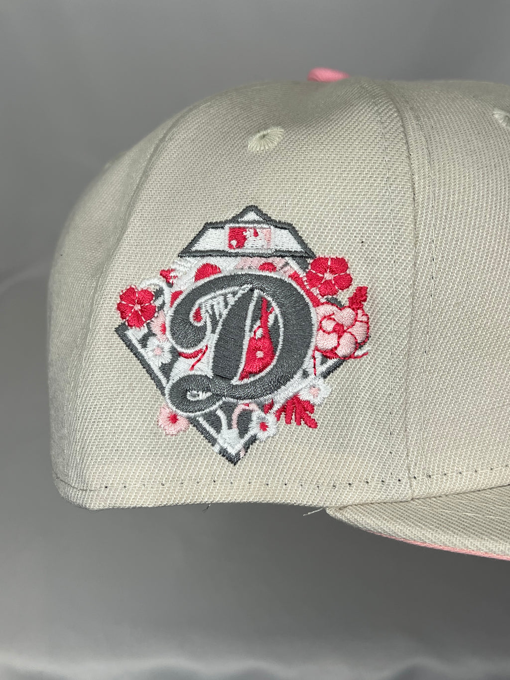 Los Angeles Dodgers MLB New Era 59FIFTY Fitted Hat Sakura D Patch